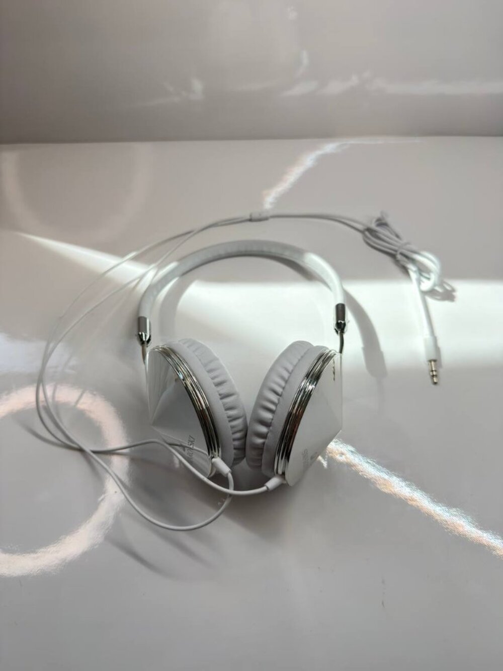 Swarovski FW17 Fashion Wired Headphones – Silver/White Luxury Edition - Picture 11 of 11